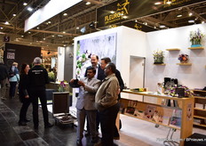 Visitors making selfies with Smither-Oasis.